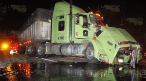 ¡Fatal accidente! en la Tuxpan-Poza Rica, Trailero se impacta contra autobús de pasajeros