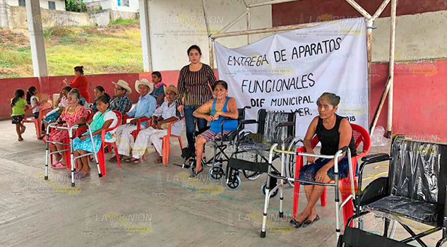 Otorgan apoyos a discapacitados por parte del DIF