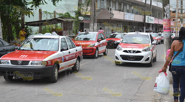 Taxistas suben el pasaje colectivo en Tuxpan Taxistas suben el pasaje colectivo en Tuxpan