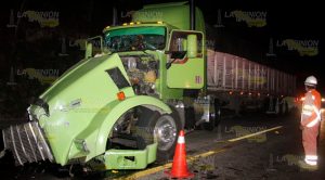 Tráiler embiste autobuses sobre la Tuxpan-Poza Rica Tráiler Embiste Autobuses Sobre Tuxpan Poza Rica