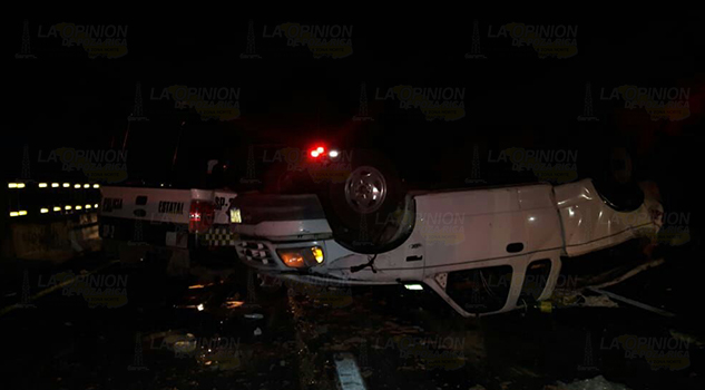 ¡Policías de Tuxpan chocan en Acayucan!