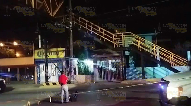 Asesinan a mujer mientras esperaba el camión