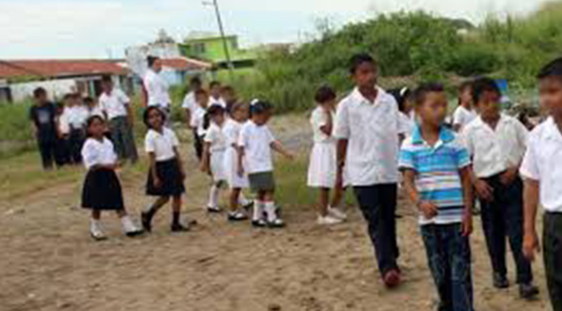 Maestros de 200 escuelas de la montaña de Veracruz en paro; demandan seguridad