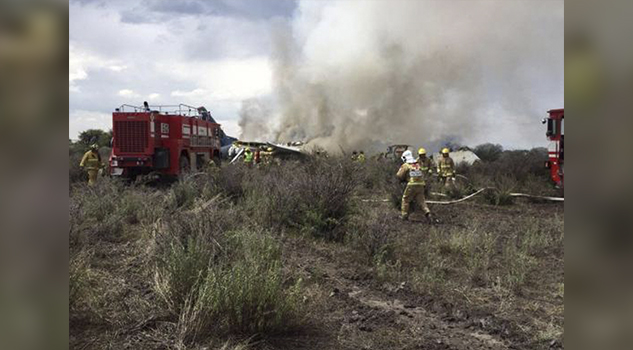 Despide Aeroméxico a pilotos del avión accidentado en Durango