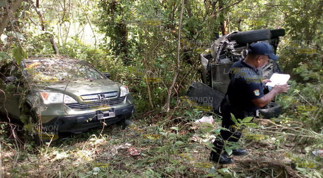 Centroamericano cae al fondo de un barranco, sobre la carretera federal Tuxpan-Tampico