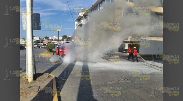 Lo chocan y se incendia su camioneta, responsable no hizo alto total