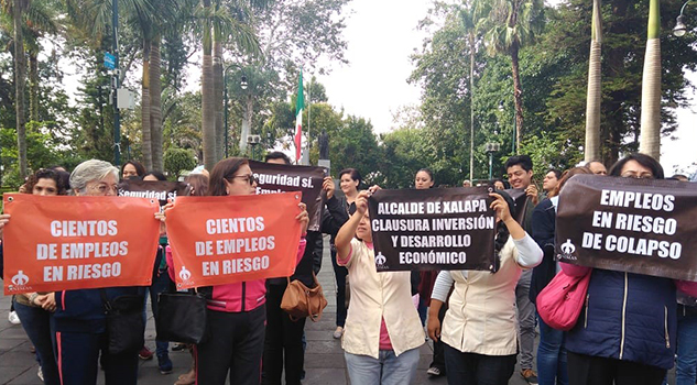 ¡Cierran estacionamiento! locatarios de Plaza Américas protestaron