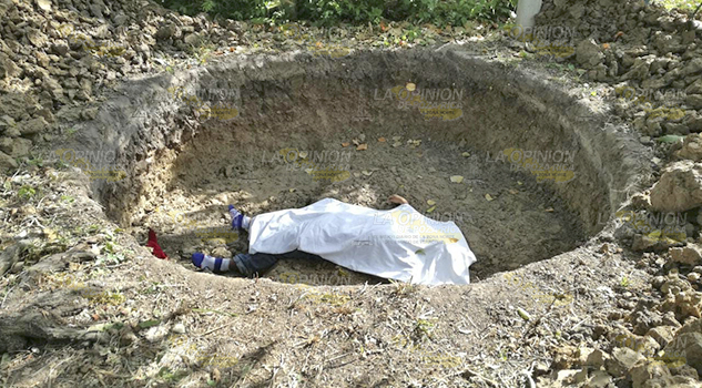 Cavó su tumba, muere al excavar una fosa séptica