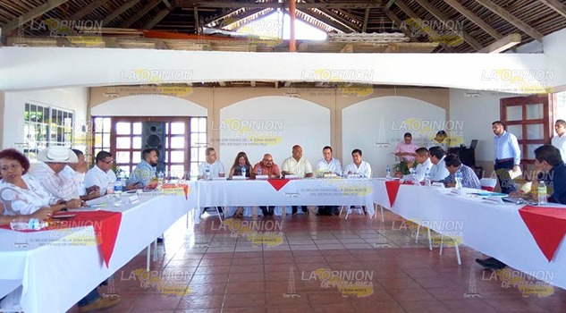 En Tecolutla se reúnen futuros funcionarios con alcaldes de la región
