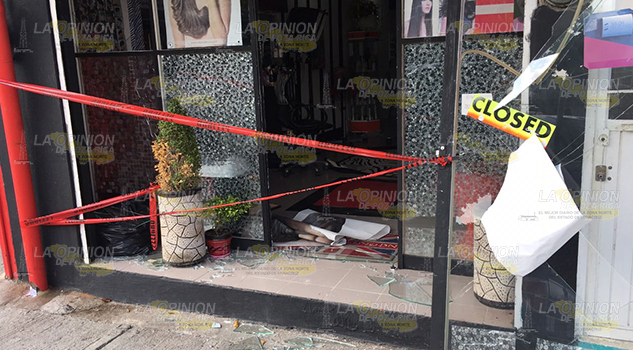Golpean al estilista José Nery de la avenida 20 de noviembre en Poza Rica