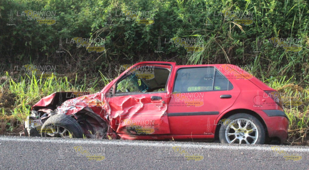 Aparatoso choque sobre la carretera federal Pachuca-Tuxpan, 3 personas lesionadas