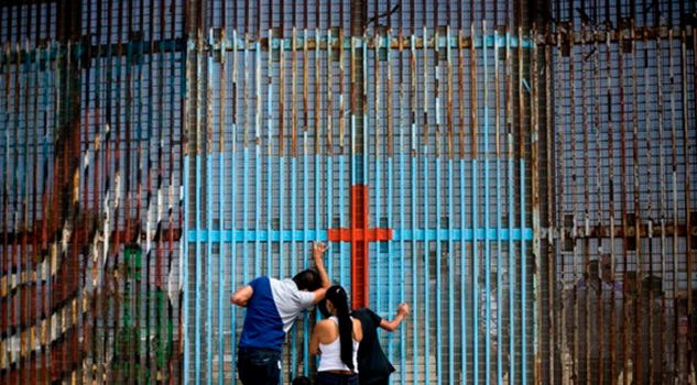 EE.UU. aprueba una restricción inédita de visados y «green card»