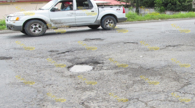 Carretera de Álamo en pésimo estado, mientras ellos duermen en sus laureles