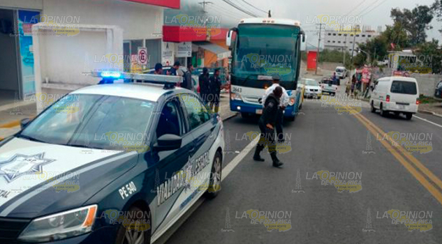Aterroriza a los pasajeros en Sierre Norte De Puebla