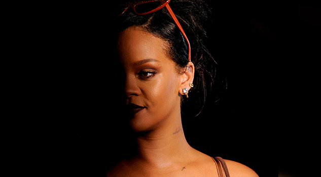 Rihanna libera su bestia salvaje en exuberante desfile en NY