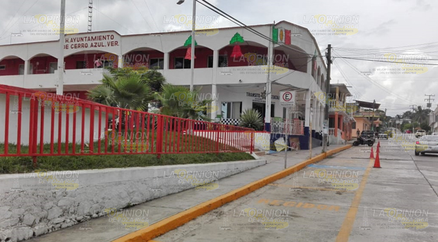 Cerro Azul, pueblo sin gobierno