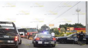 Chocado y abandonado dejan autobús de pasajeros, sobre la carretera 180; en Tihuatlán.