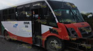 Chocado y abandonado dejan autobús de pasajeros, sobre la carretera 180; en Tihuatlán.