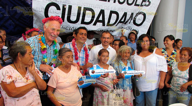 Alcalde de Álamo informa sobre la construcción de pisos firmes Alcalde Álamo Informa Sobre Construcción Pisos Firmes
