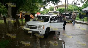 Aseguran a sujetos por actitud agresiva tras accidente Aseguran a sujetos por actitud agresiva tras accidente