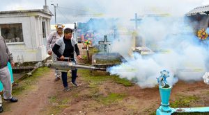 Ayuntamiento de Tlapacoyan realiza campaña de fumigación en panteón