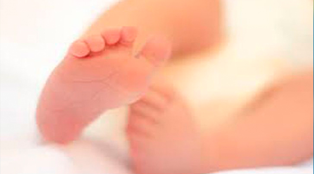 Un beso le arrancó la vida a su bebé; hoy cuenta su historia
