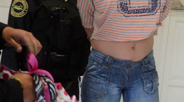 Cae mujer que prostituía a su hija de 6 años Cae mujer que prostituía a su hija de 6 años