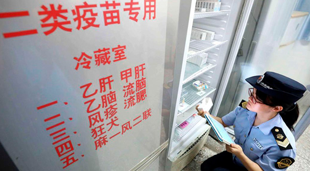 China pone multimillonaria multa a una compañía por vacunas defectuosas China pone multimillonaria multa a una compañía por vacunas defectuosas