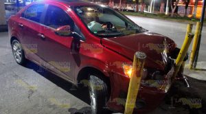 Chocan y abandonan automóvil sobre bulevar Adolfo Ruíz Cortines Chocan Abandonan Automóvil Sobre Bulevar Adolfo Ruíz Cortines