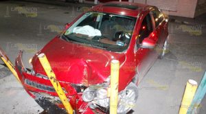 Chocan y abandonan automóvil sobre bulevar Adolfo Ruíz Cortines Chocan Abandonan Automóvil Sobre Bulevar Adolfo Ruíz Cortines