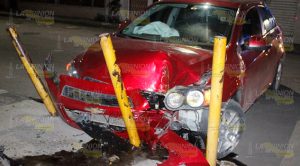 Chocan y abandonan automóvil sobre bulevar Adolfo Ruíz Cortines Chocan Abandonan Automóvil Sobre Bulevar Adolfo Ruíz Cortines