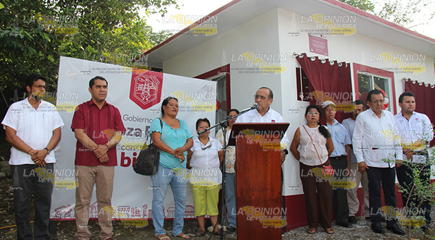Entrega alcalde Francisco Javier; 32 cuartos dormitorios