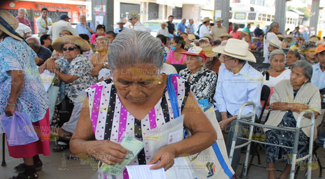 En Cazones, podrían adelantar pago del programa 65 y más; en apoyo a personas adultas