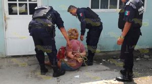 En colonia de Tuxpan amarran a mujer por agresiva En Colonia Tuxpan Amarran Mujer Agresiva
