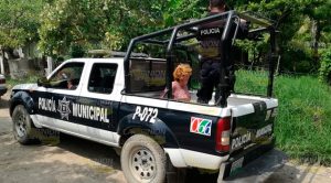En colonia de Tuxpan amarran a mujer por agresiva En Colonia Tuxpan Amarran Mujer Agresiva