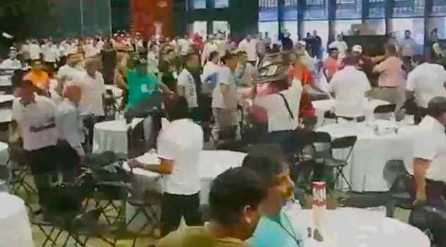 Foro educativo convocado por AMLO en Guerrero acaba en sillazos Foro Educativo Convocado AMLO Guerrero Acaba Sillazos