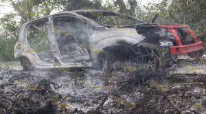 Miniauto, consumido por el fuego esta madrugada; en Poza Rica.