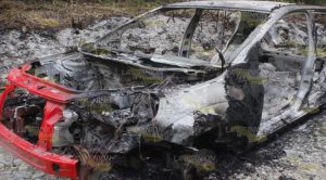 Miniauto, consumido por el fuego esta madrugada; en Poza Rica.