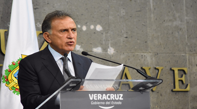 Reitera gobernador Yunes Linares; aguinaldo para próxima gestión