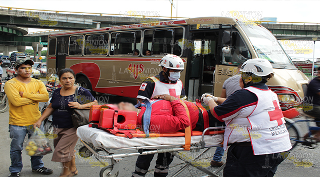 "No llegaron las alitas"; motociclista arrollado presuntamente por un taxi frente al monumento a la madre