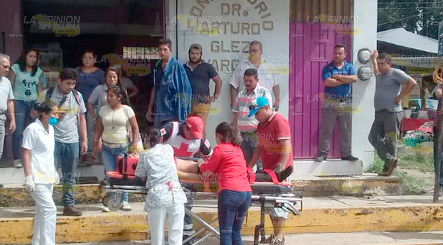 Motociclista embestido por un veloz tráiler