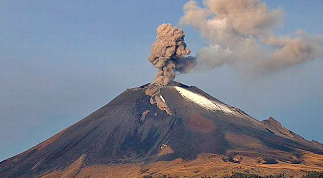 Continúan emisiones de ceniza del Popocatépetl; van 67 exhalaciones en 24 hrs