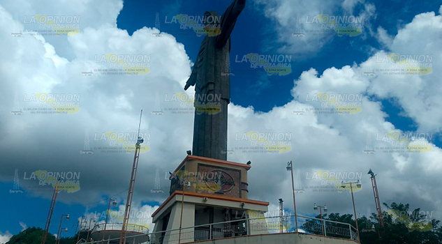 Pocos voltean a ver al Cristo Redentor en Tihuatlán Pocos Voltean Ver Cristo Redentor Tihuatlán
