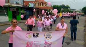 Realizan caminada contra el cáncer de mama en Coatzintla Realizan caminada contra el cáncer de mama en Coatzintla