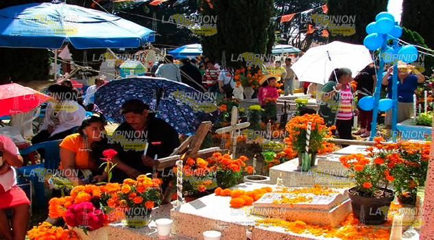 Fomentan la tradición de Día de Muertos en Cazones