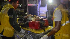 Tres motociclistas se estrellaron en una camioneta Tres motociclistas se estrellaron en una camioneta