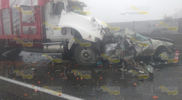 Tres muertos en carambola de autos Tres muertos en carambola de autos