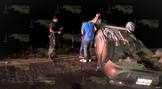 Volcadura en Cerro azul, un lesionado Volcadura en Cerro azul un lesionado