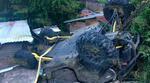 Vuelca "racer", conductor sale ileso Vuelca racer conductor sale ileso