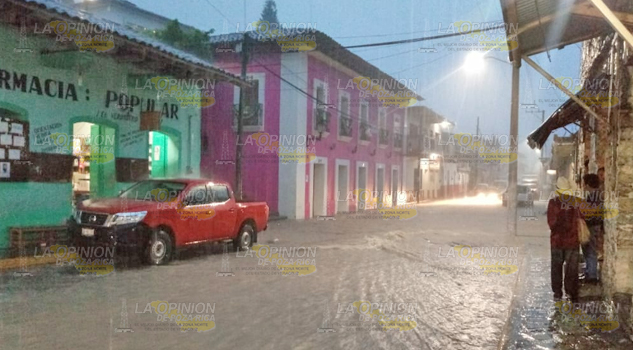 Se inunda DIF Zozocolco, lluvias lo provocan